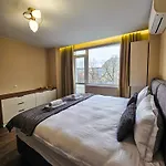 Quiet 2bd Near Sea Garden & By Apartmax Apartman Várna