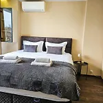 Quiet 2bd Near Sea Garden & By Apartmax * Várna