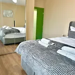 Quiet 2bd Near Sea Garden & By Apartmax