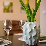 Apartman Quiet 2bd Near Sea Garden & By Apartmax Várna