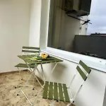 Quiet 2bd Near Sea Garden & By Apartmax *